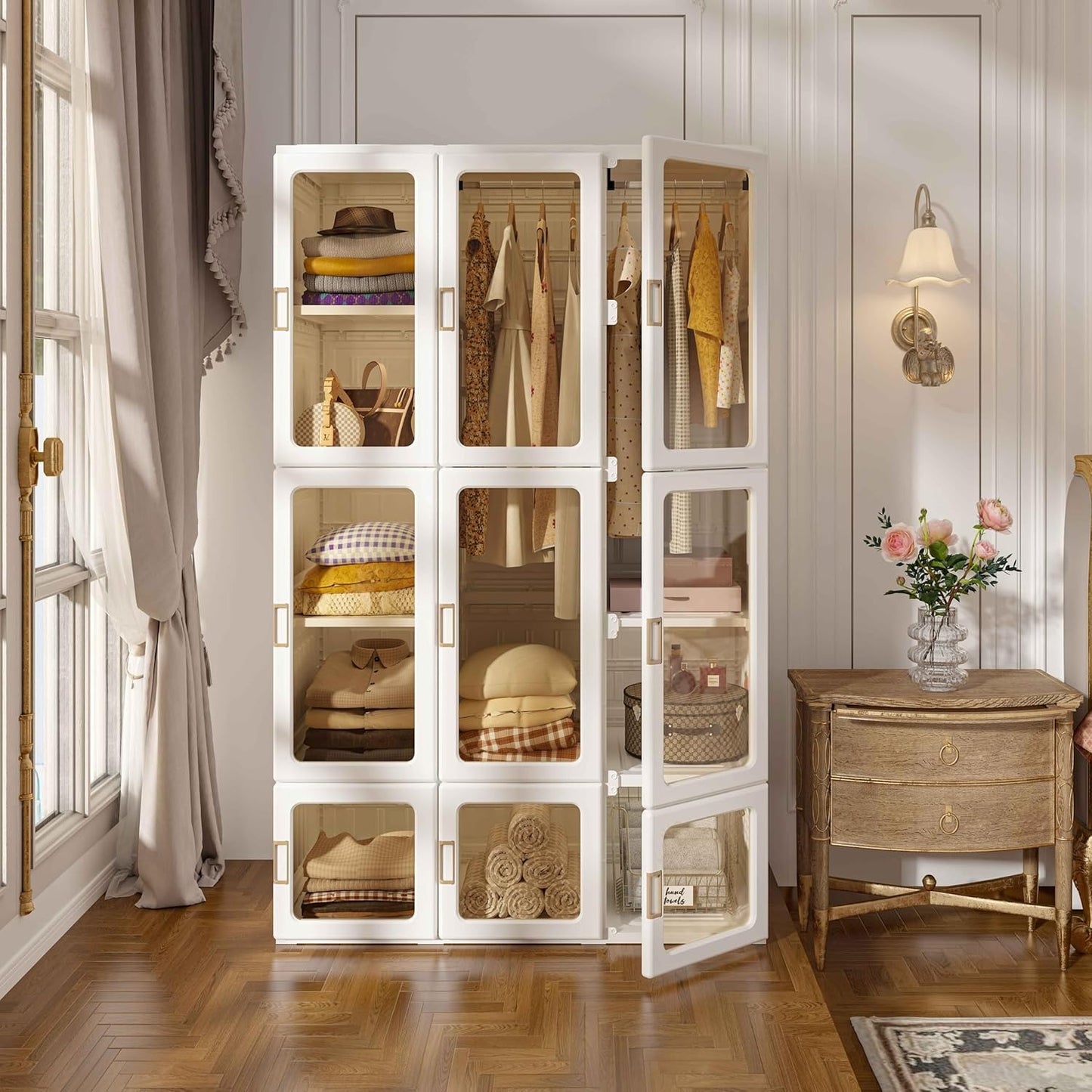 Organizador portátil para guardar ropa, con paneles de puerta transparentes, ideal para salón y dormitorio.